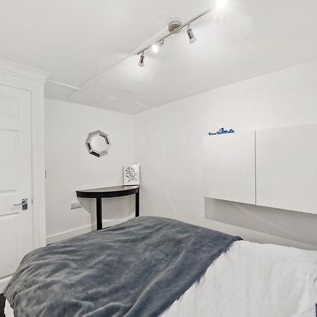 Modern One Bedroom Apartments In برايتون المظهر الخارجي الصورة